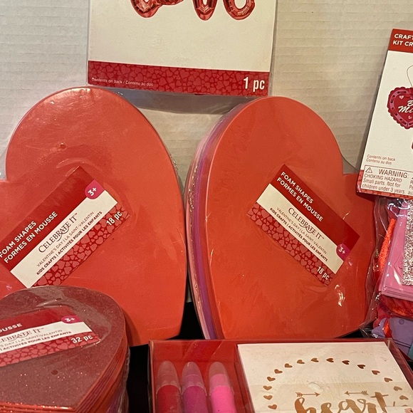 Valentine Celebration Party Set - Red and Pink - Picture 5 of 9